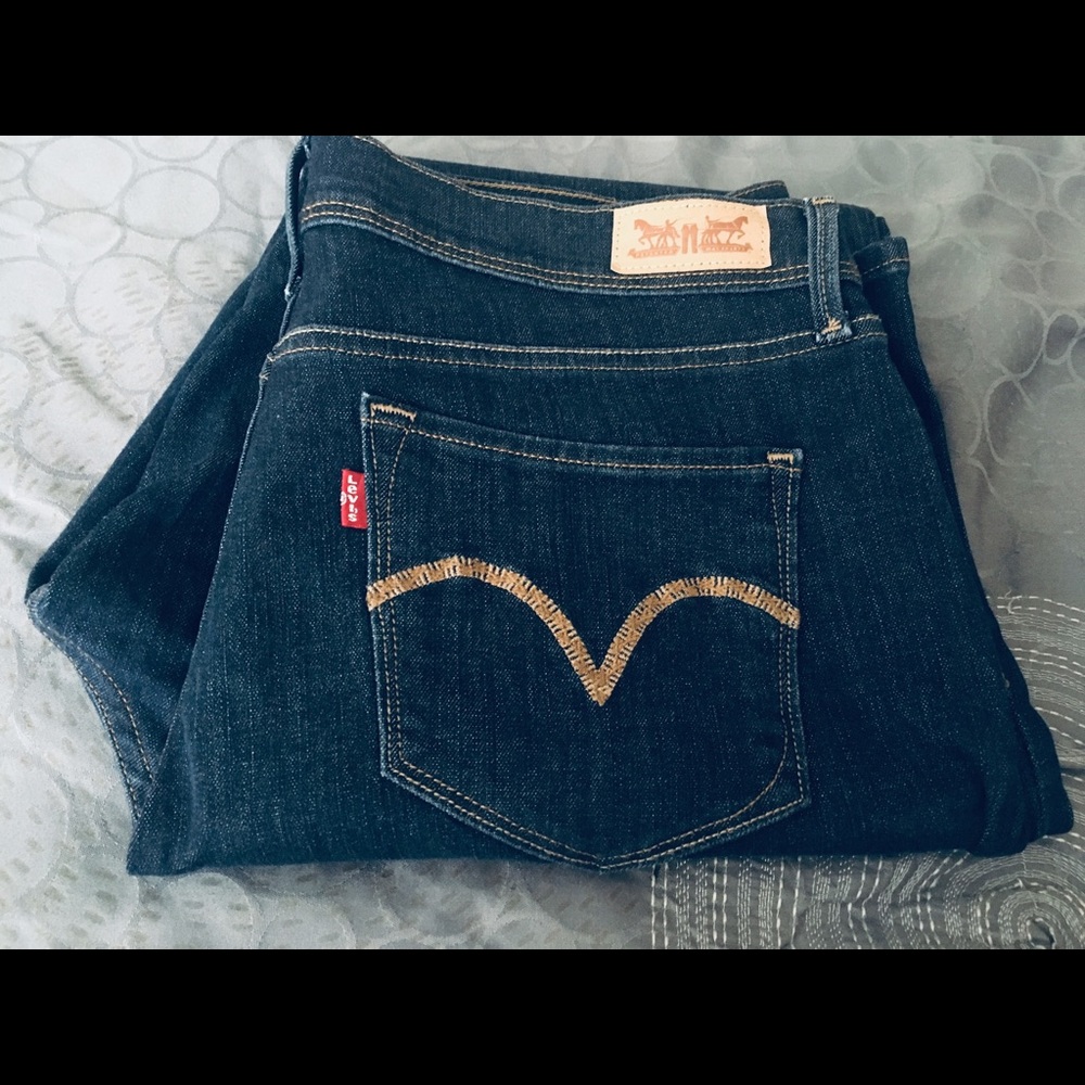 Levi’s Perfectly Slimming Straight leg Jeans 512